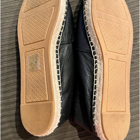 Tory Burch COLOR-BLOCK MIXED-LEATHER ESPADRILLE
NWOT
SiE 8.5 - Picture 6 of 11
